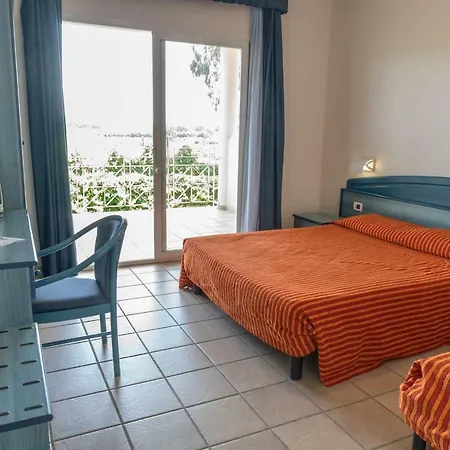 Village Hotel 4*