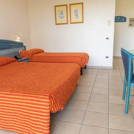 Village Hotel 4*