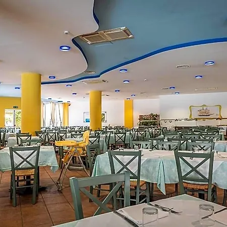 尼科泰拉海滩村庄酒店 4*