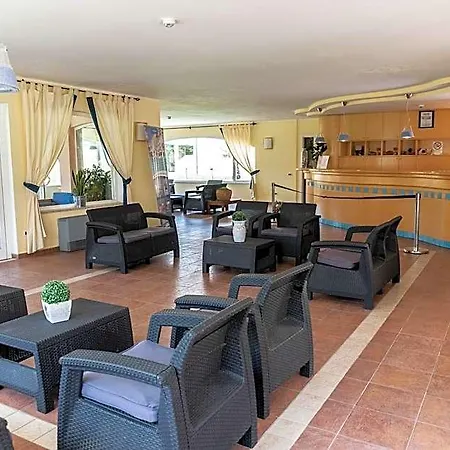 فندق Village