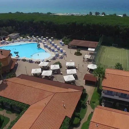 מלון Village ניקוטרה