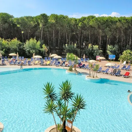 Village Hotel 4*