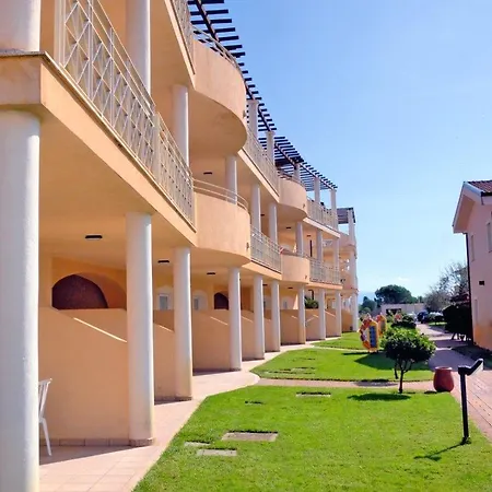 Village מלון 4*