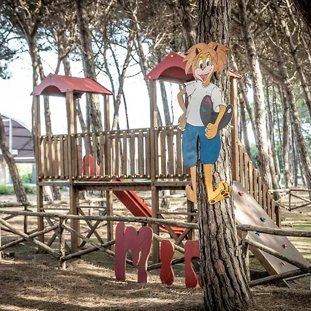 Village מלון