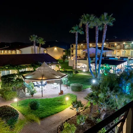 Village מלון 4*